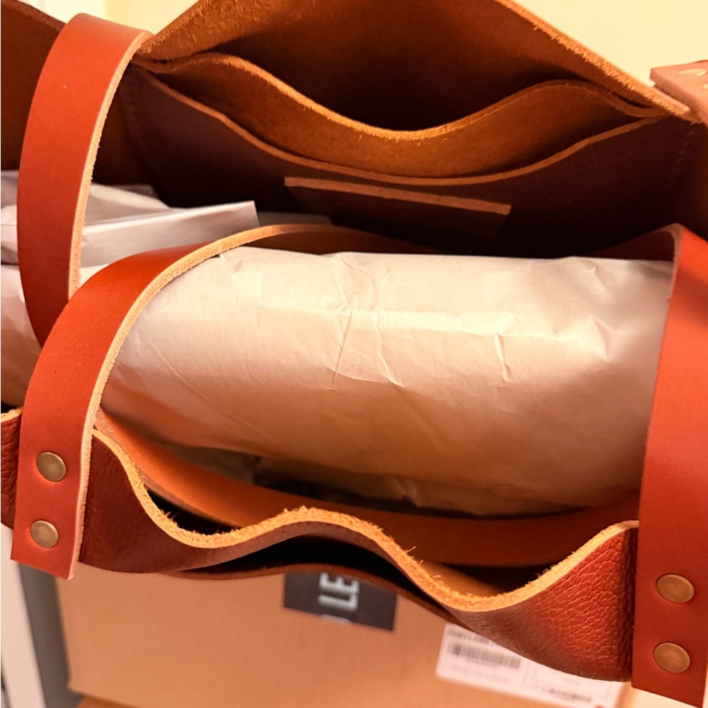 Portland leather large classic tote in nutmeg  NWOT - Picture 9 of 10